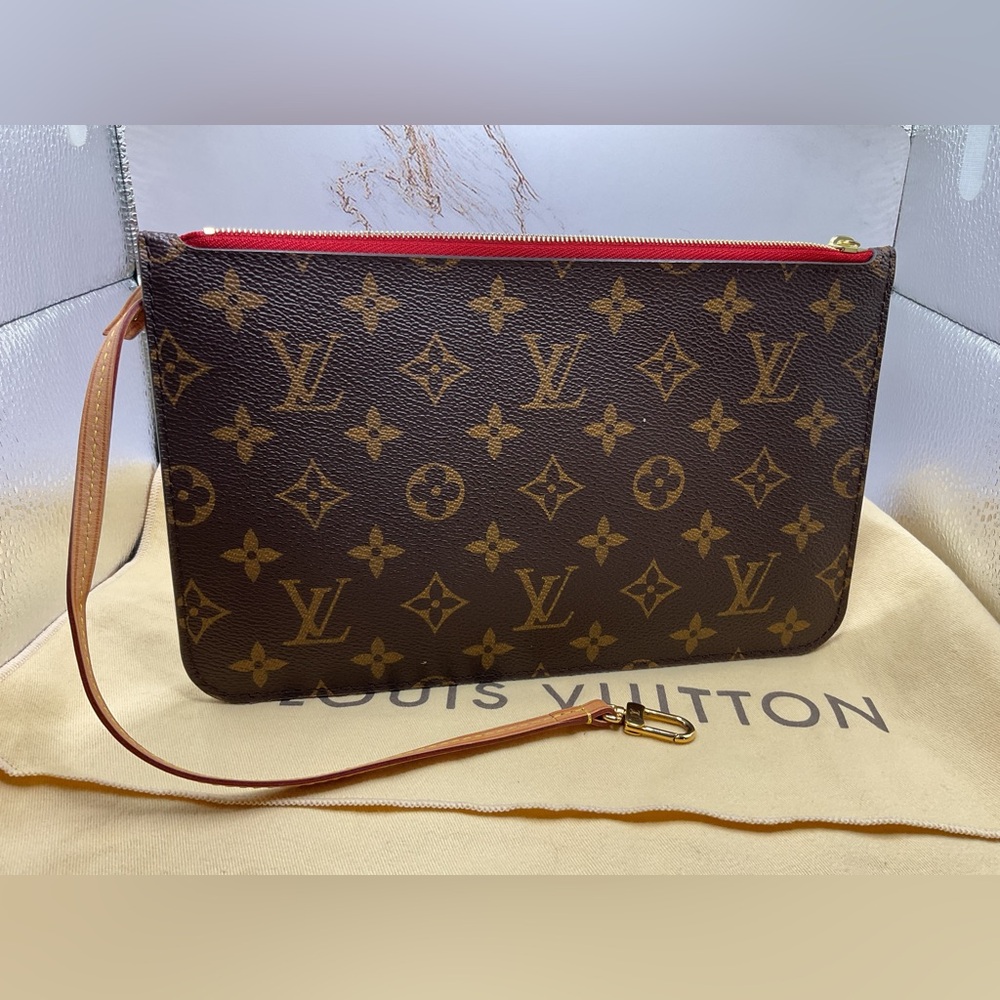 Louis Vuitton Neverfull Pouch